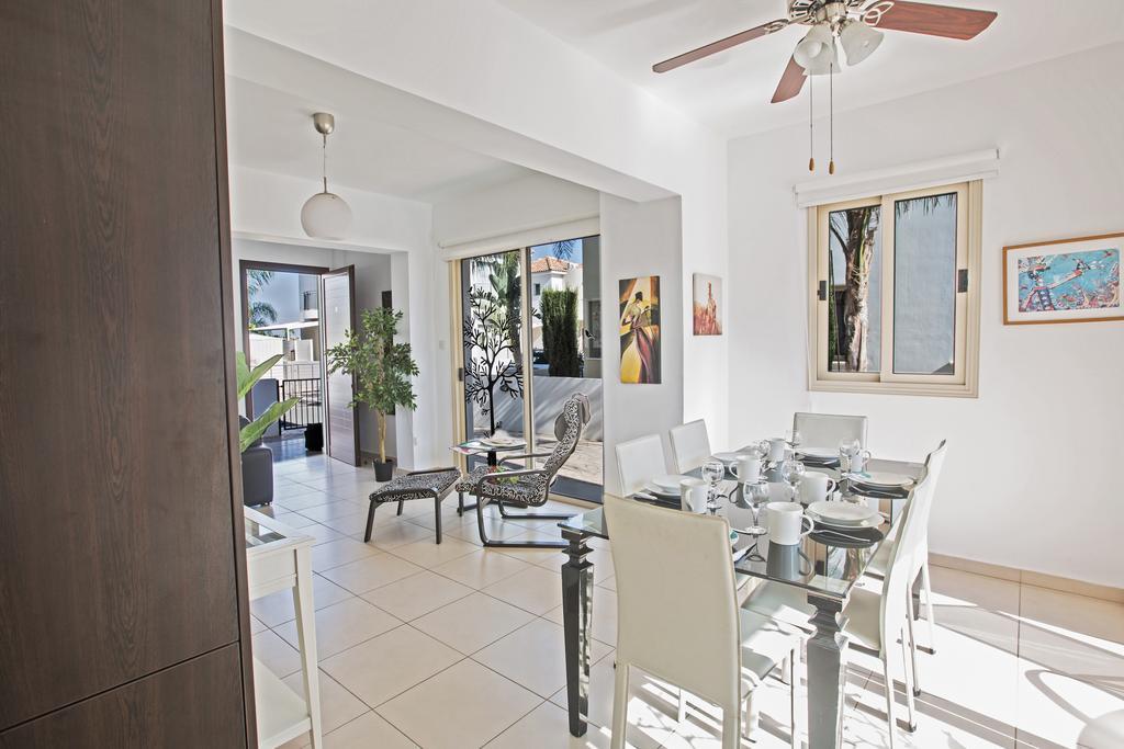 Palm Villa 17 Protaras Room photo