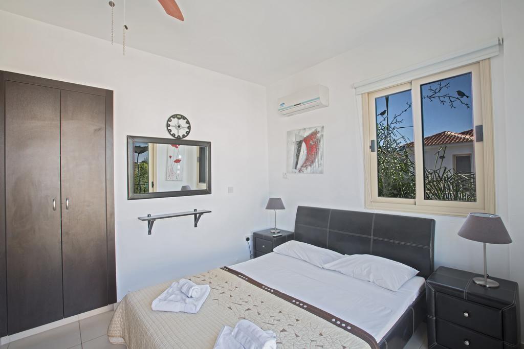 Palm Villa 17 Protaras Room photo