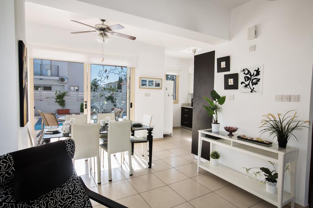 Palm Villa 17 Protaras Room photo
